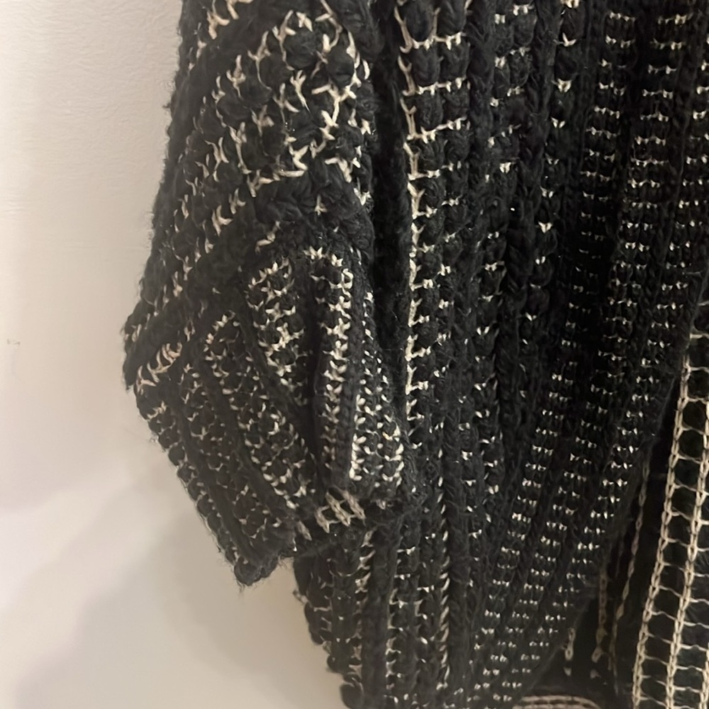 Zara knit - Black and White Sweater - cape size M - Picture 3 of 7